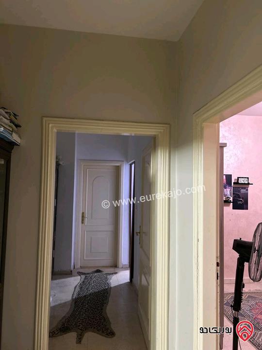 شقة شبه أرضية مساحة 194م داخلي و 160م خارجي للبيع في عمان - ام أذينة