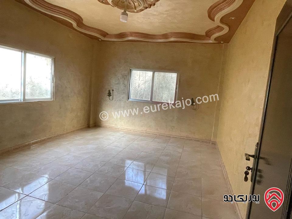 بيت مساحة 200م على ارض 561م للبيع في الزرقاء - منطقة شومر حي جبر 