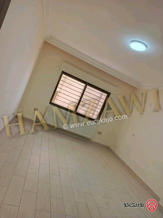 شقة فارغة طابق أرضي مساحة 220م داخلي و 50م خارجي للايجار في عمان - البنيات 