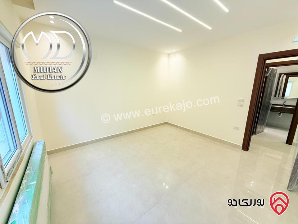 شقة دوبلكس طابق اخير مع روف للبيع في عمان - خلدا مساحة 205م مع تراسات تشطيبات و ديكورات عصرية فاخرة اطلالة رائعة