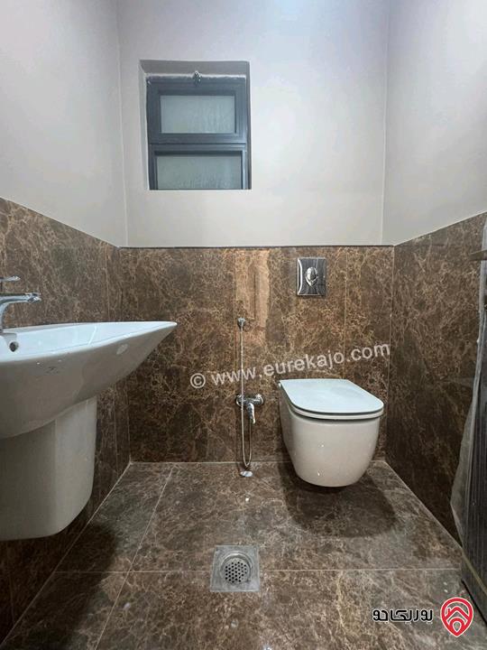 شقة ديلوكس طابق تسوية مساحة 180م داخلي و 40م خارجي للايجار في عمان - مرج الحمام 