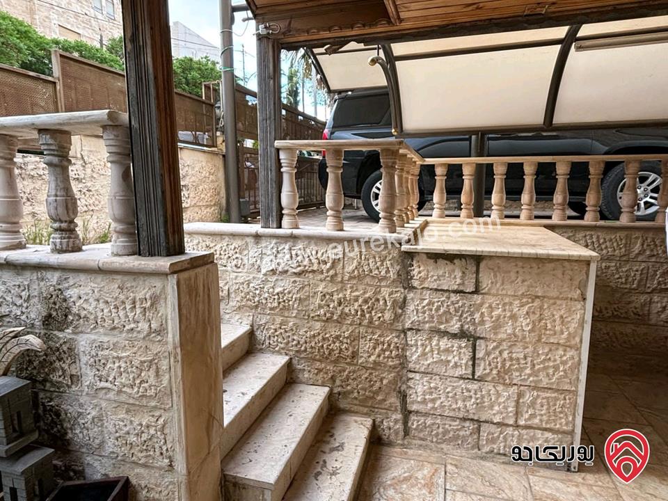 شقة فاخرة ارضية مساحة 180م داخلي وترس خارجي 50م وحديقة خارجية 80م للبيع في عمان - خلدا
