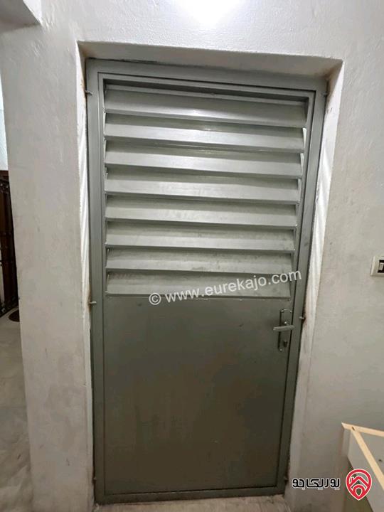 شقة شبه أرضية مساحة 194م داخلي و 160م خارجي للبيع في عمان - ام أذينة