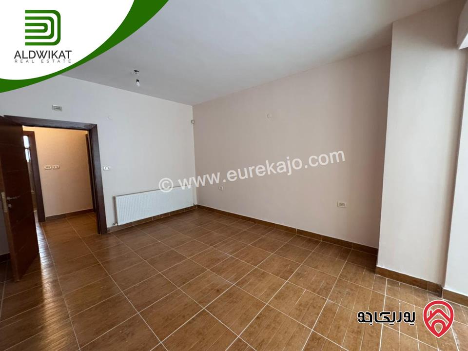 فيلا مستقلة للبيع في عمان - صويلح بالقرب من الحمر مساحة الأرض860م مساحة البناء 390م موقع اطلالة