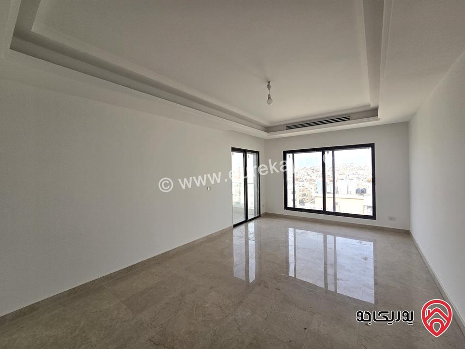 شقة جديدة مطلة فارغة مساحة 240م للإيجار في عمان - الرابية