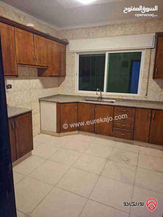 شقة فارغة طابق اول مساحة 105م للإيجار في عمان - الرابية 