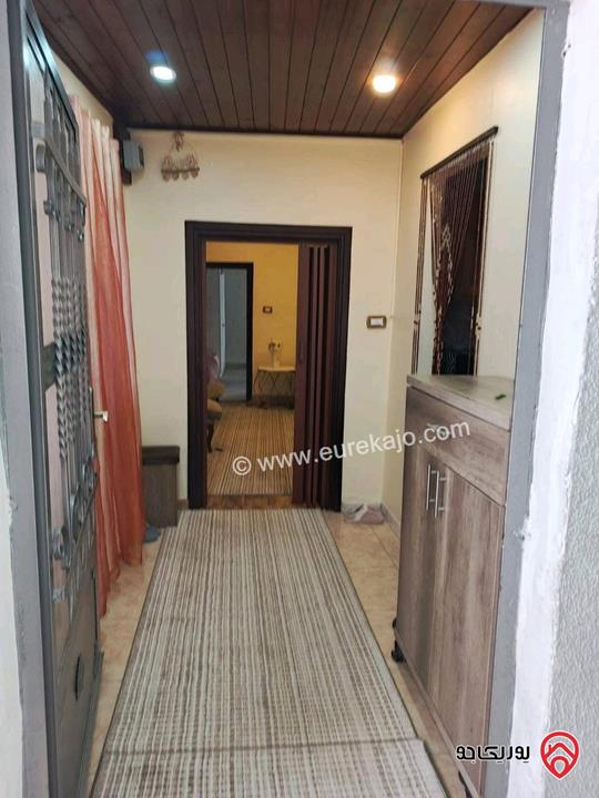 شقتين مساحة 240م طابق اول للبيع في عمان - حي نزال