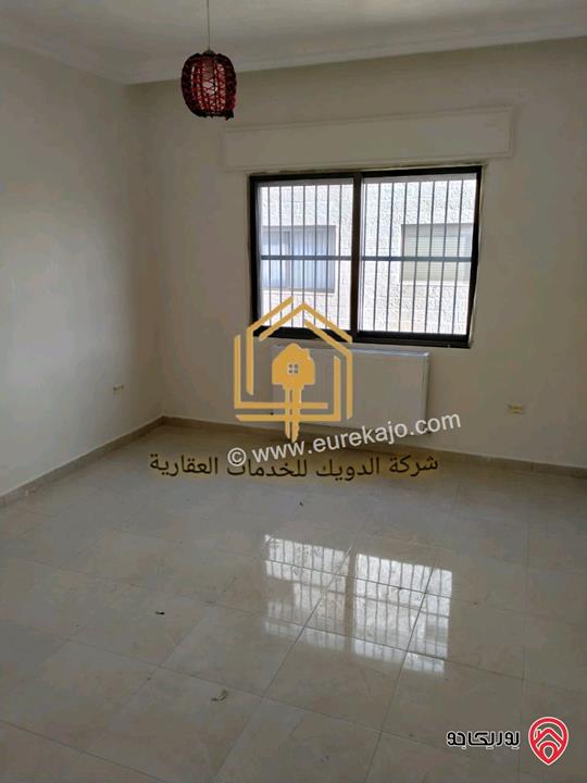 شقة فارغة طابق ثاني مساحة 200م للإيجار في عمان - الجندويل