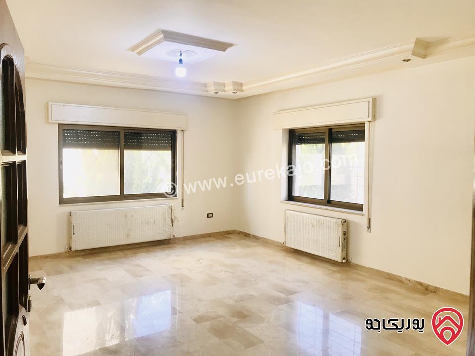 شقة طابق أرضي مُعلّق مطلّة مساحة 188م داخلي و 20م خارجي للبيع في عمان - عرقوب خلدا