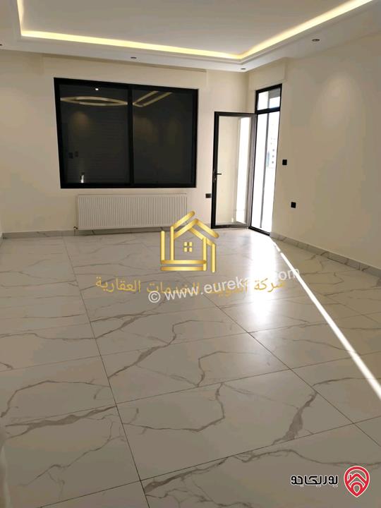 شقة جديدة طابق ثالث مساحة 205متر للإيجار في عمان - خلدا 