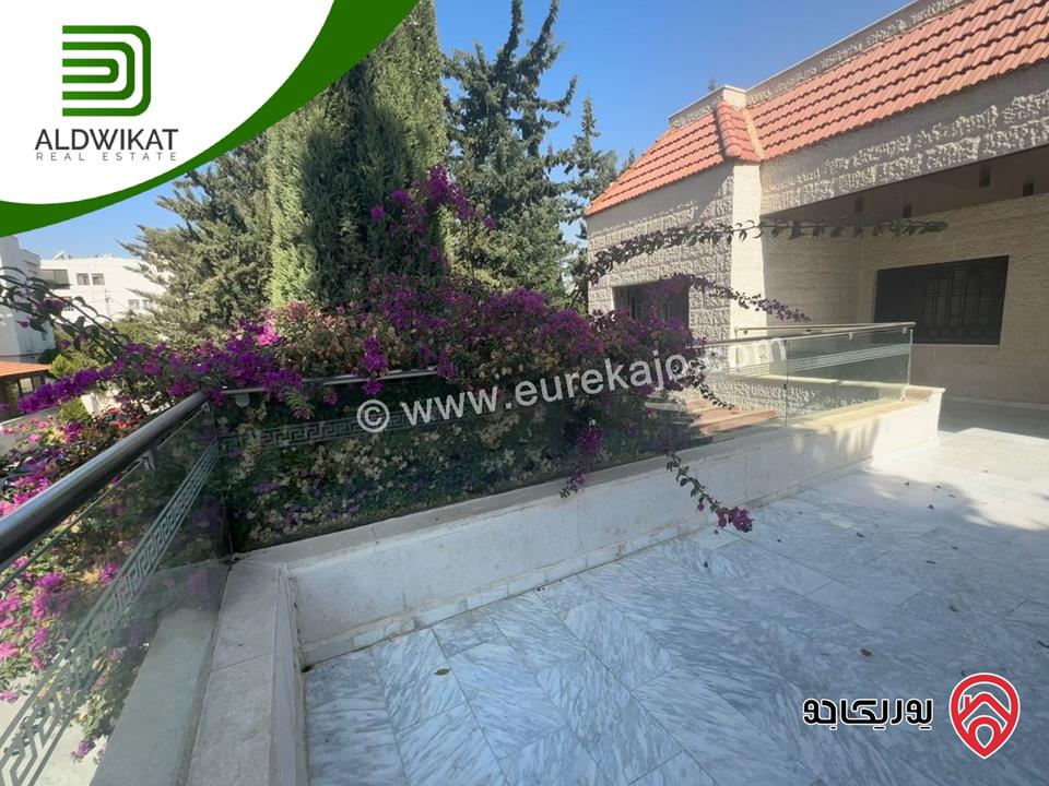 فيلا مستقلة للبيع في عمان - ام السماق مساحة الارض 1250م ومساحة البناء 670م ومساحة الحديقة 750م ومساحة الترس 200م