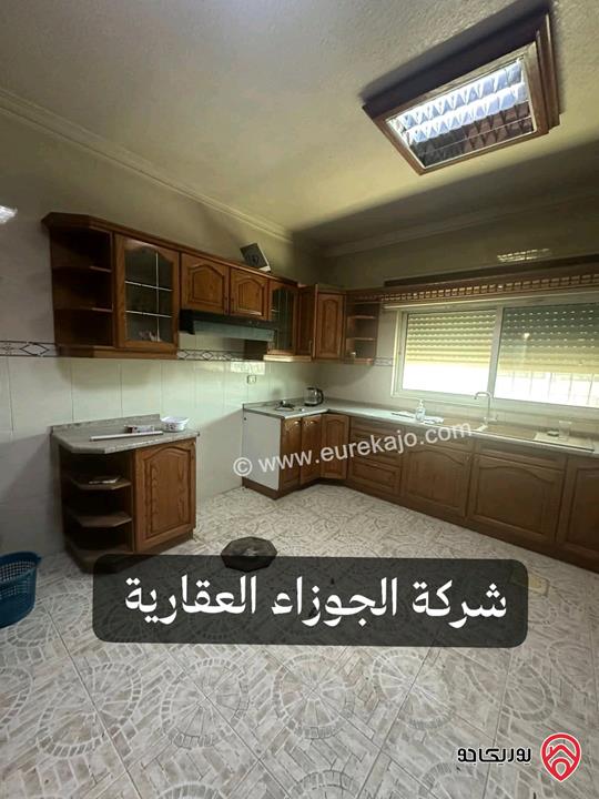 شقة فارغة مساحة 200م طابق ثالث للايجار في عمان - منطقة الرابية 