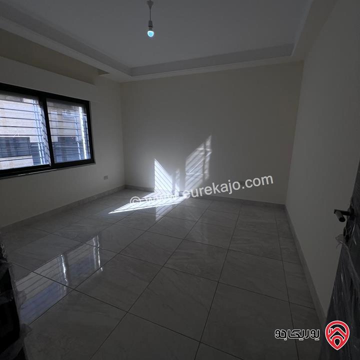 شقة شبه أرضية مساحة 188م داخلي و 165م خارجي للبيع في عمان - ضاحية النخيل