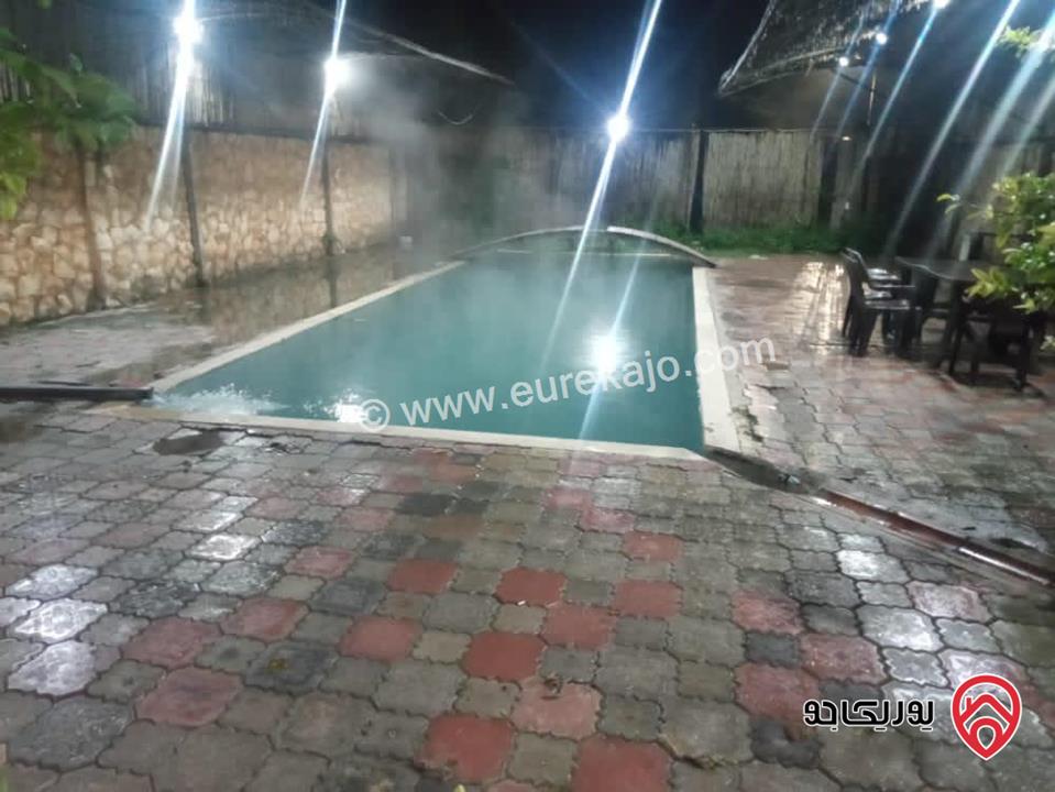 مزرعة مساحة الأرض 680م عليها بناء 160م للبيع في الحمة شمال اربد المخبية