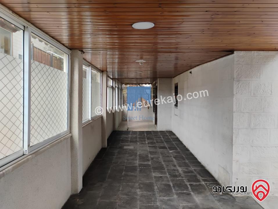 شقة أرضية مساحة 225م مع حديقة وترسات 100م تشطيب سوبر ديلوكس للبيع في عمان - خلدا