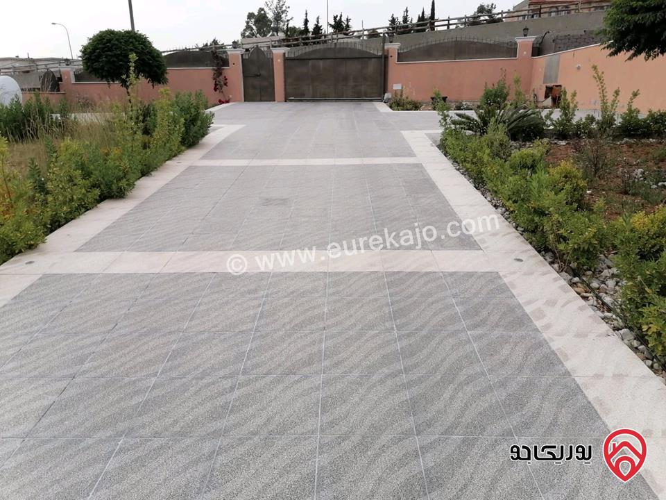 فيلا حديثة طابقين مساحة 300م على أرض 1086م للبيع في عمان - الحمر