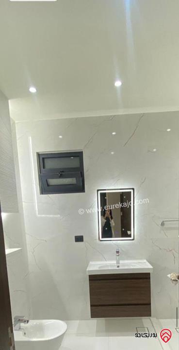 شقة جديدة شبه مفروشة مساحة 210م للايجار في عمان - دير غبار