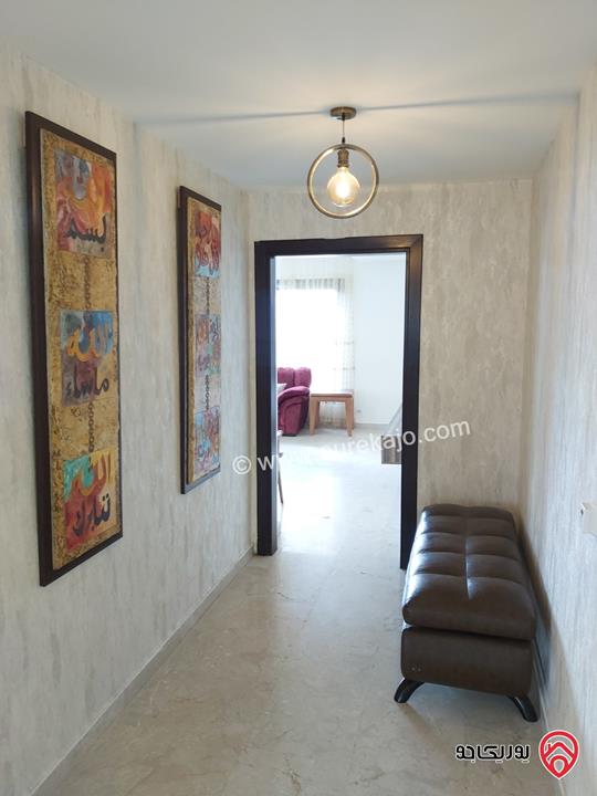 شقة أرضية طابقية مفروشة مساحة 302م داخلي و 70م خارجي للايجار في عمان - دير غبار