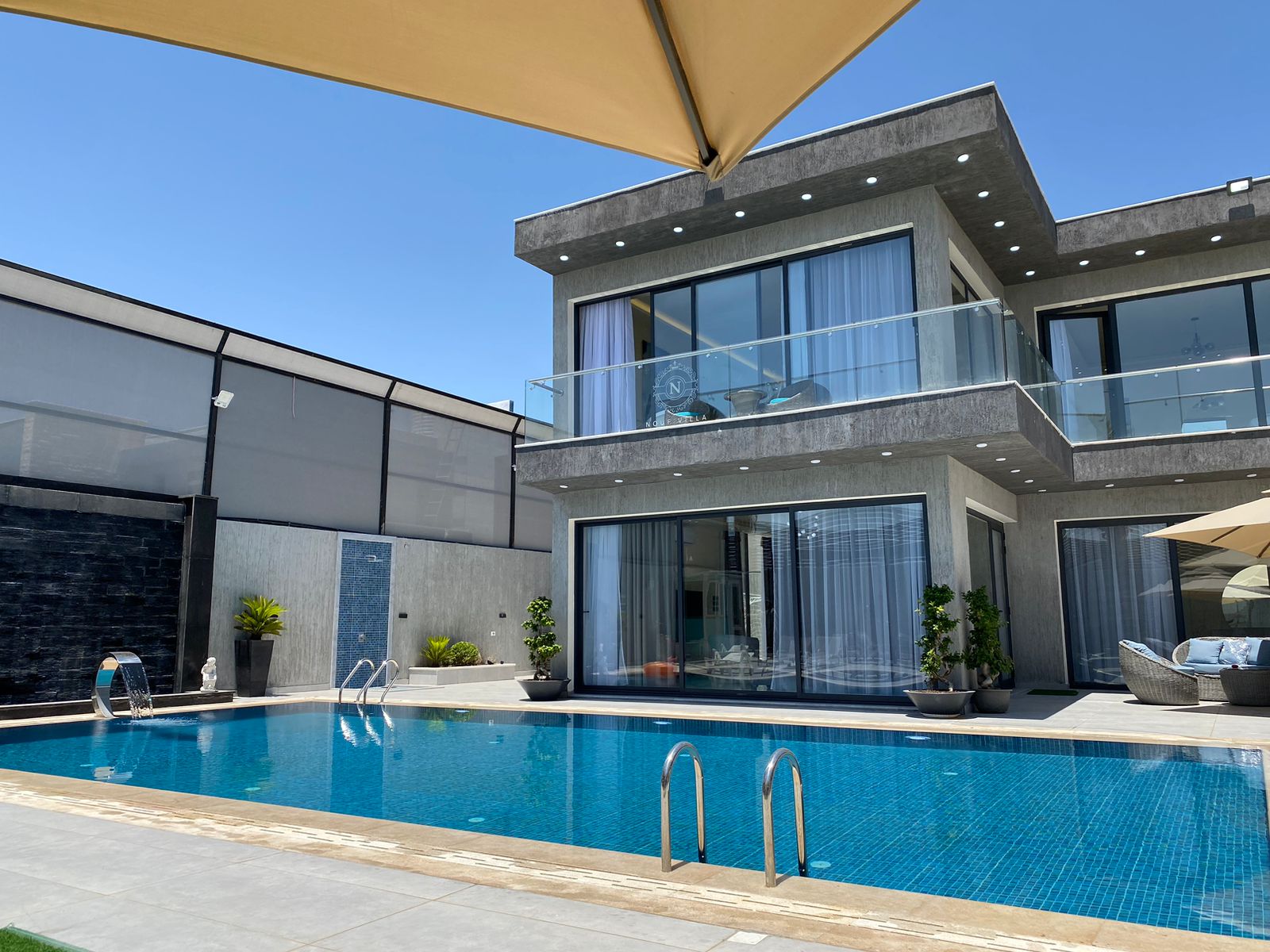شاليه Nouf Villa مساحة الأرض 705م والبناء 355م للبيع في البحر الميت - الرامة 