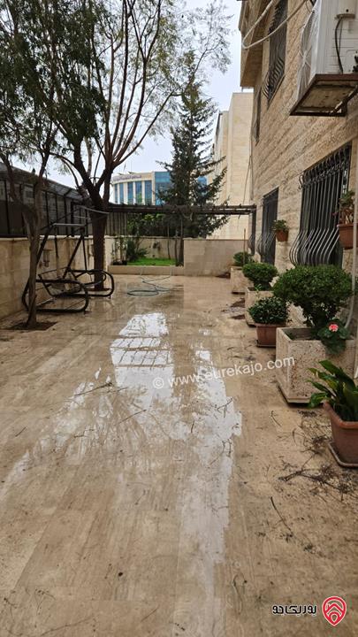 شقة شبه ارضية مساحة 200م داخلي و 100م خارجي للايجار في عمان - خلدا 