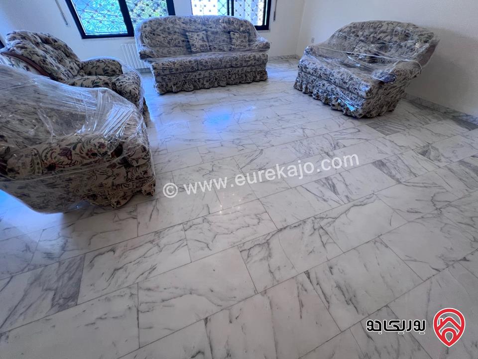 شقة مساحة 305م طابق ثاني للبيع في عمان - الرابية