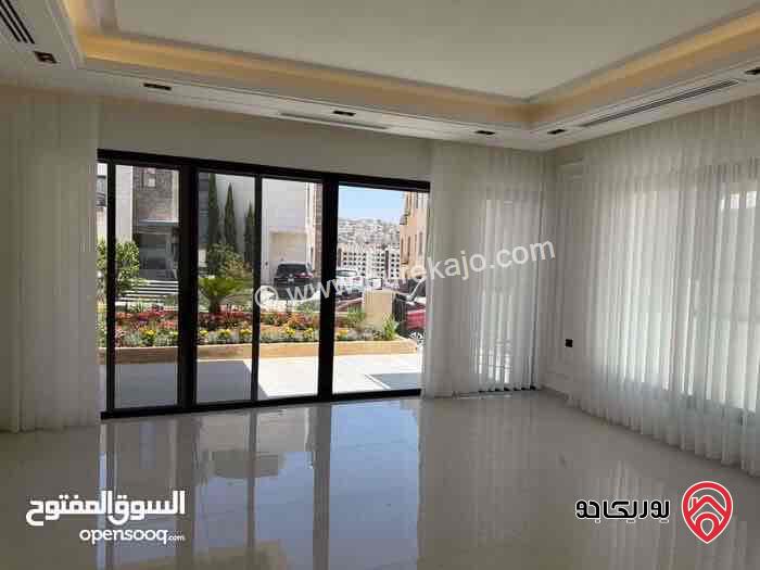 شقة ارضية فخمة مساحة 320م مع حديقة ومسبح 120م للايجار في عمان - عبدون