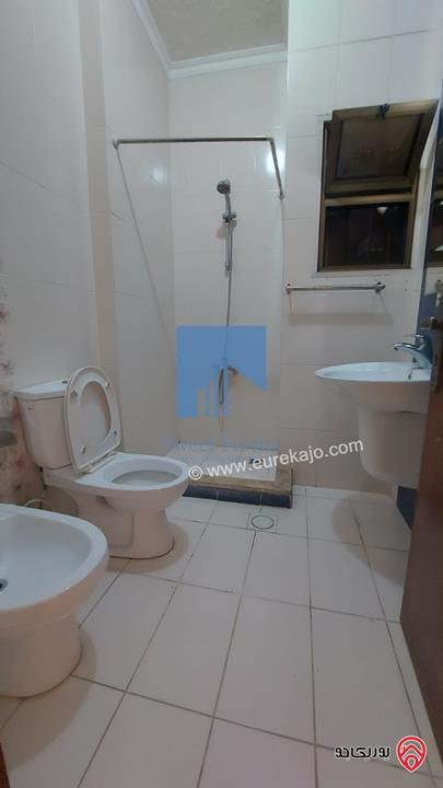 شقة مميزة للبيع في عمان - أم السماق قرب دوار النعيمات طابق اول 250م تشطيب سوبر ديلوكس