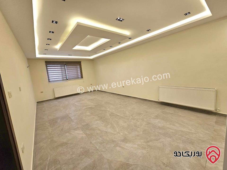 شقة ارضية فخمة مساحتها 240م داخلي و 140م خارجي ومدخل مستقل وكراج مستقل للبيع في عمان - ضاحية الامير راشد