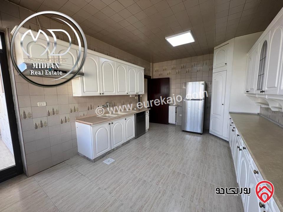 شقة طابقية فارغة للايجار في عمان - جبل عمان مساحة 320م طابق ثاني اطلالة جميلة تشطيبات سوبر ديلوكس