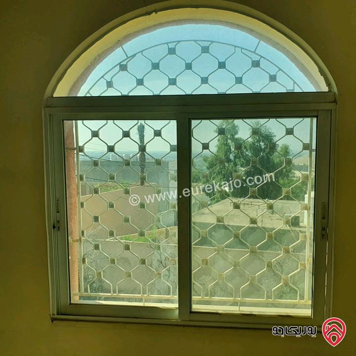 قطعة أرض مساحة 594م عليها بيت طابقين للبيع في البحر الميت جوفة الكفرين 