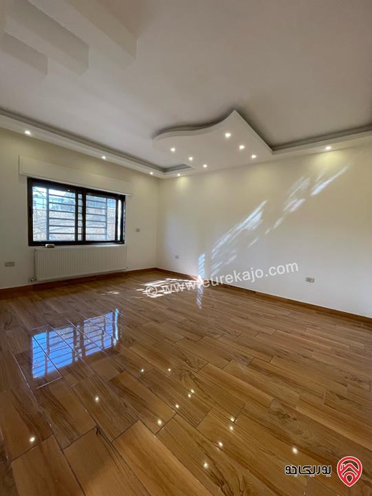 شقة فارغة مساحة 200م داخلي و 50م خارجي للإيجار في عمان - خلدا