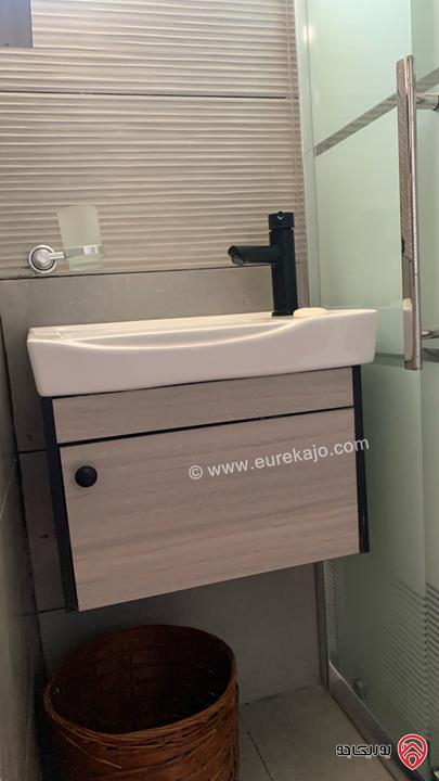 شقة مميزة مفروشة  مساحة 180م داخلي و 90م خارجي للإيجار من المالك مباشرة في عمان - جبل عمان