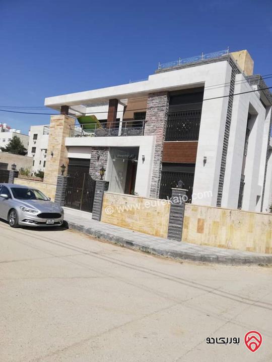 فيلا دوبلكس مساحة البناء 770م مساحة الارض 460م للبيع في عمان - البنيات