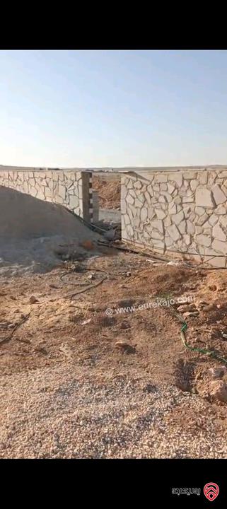 قطعة أرض مساحة 11 دونم ونصف للبيع من أراضي جنوب عمان - الخريم حوض عشرة على شارع الثلاثين ملاصقة للمزارع الكهرباء قريبة من الأرض وبئر ماء إرتوازي قريب