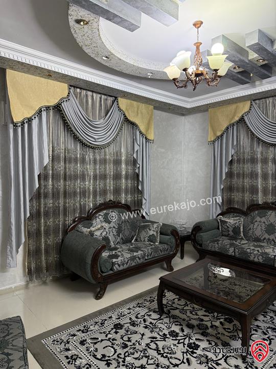 منزل مستقل مساحة 222م على أرض 387م للبيع في الزرقاء الجديدة