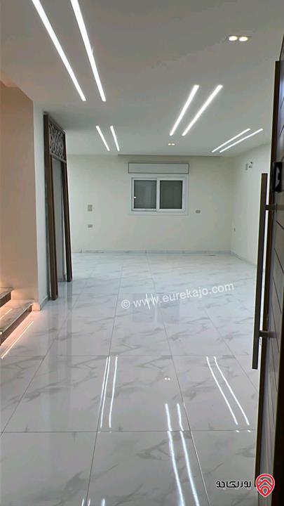 فلل متلاصقات مساحة البناء 260م على أرض 265م للبيع في اربد - الحصن اسكان المهندسين