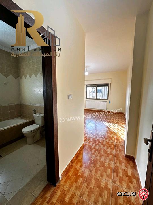 شقة مميزة مجددة مساحة 167م طابق أول للبيع في عمان - تلاع العلي 