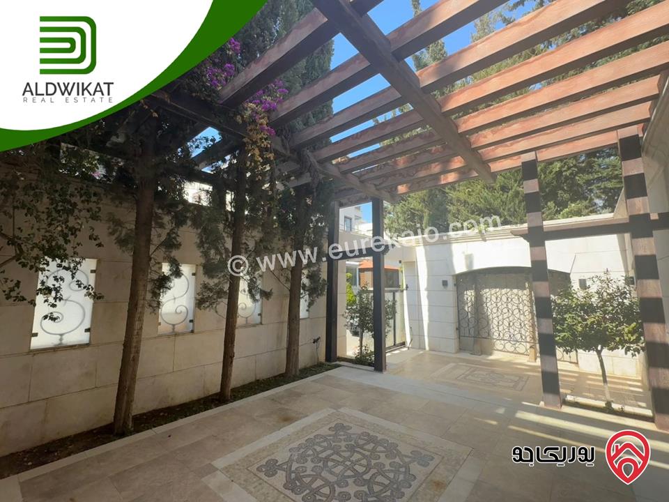 فيلا مستقلة مساحة الارض 1250م ومساحة البناء 670م ومساحة الحديقة 750م ومساحة الترس 200م للبيع في عمان - ام السماق 