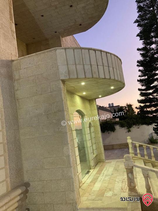 فيلا فاخرة مساحة الارض 941م و مساحة البناء 979م للبيع في عمان - مرج الحمام