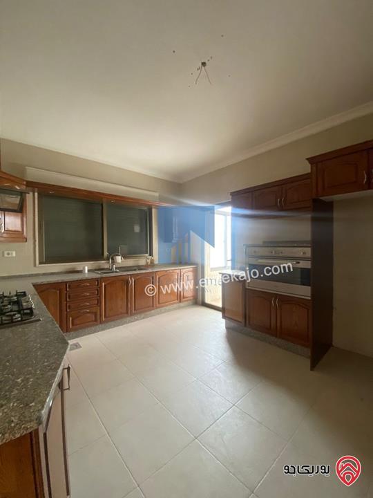 شقة مميزة للبيع في عمان - الرابية طابق ثالث 200م مع روف 100م تشطيب سوبر ديلوكس