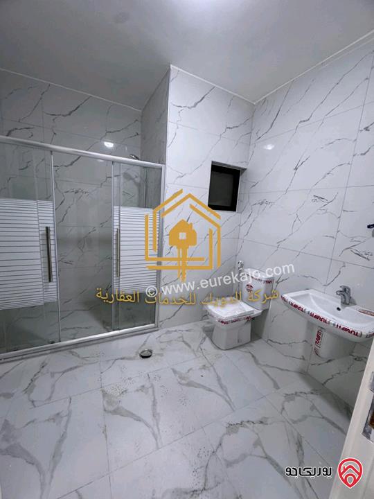 شقة جديدة طابق شبه ارضي مساحة 200م مع ترس 20م للايجار في عمان - ضاحية الرشيد 