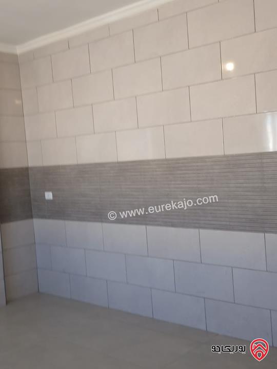 شقة طابق ثالث مساحة 244م للبيع في عمان - الرابية