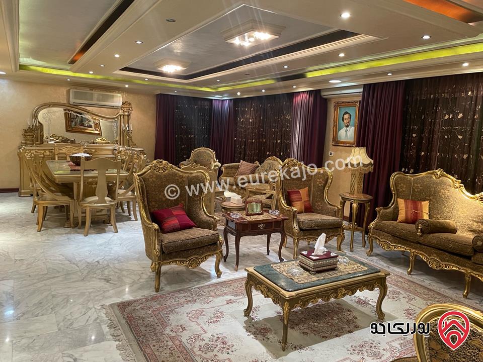 فيلا 3 طوابق على أرض 1 دونم و 19م للبيع في عمان - الجبيهة