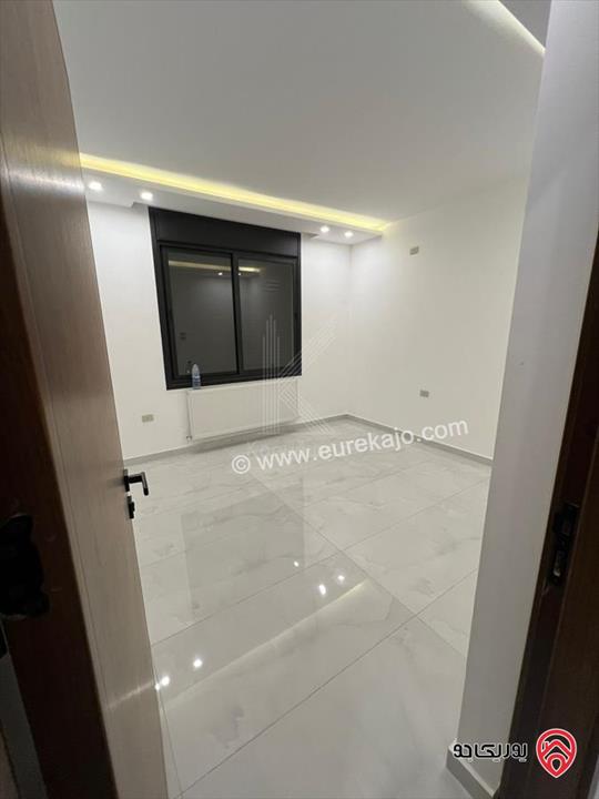 شقة فاخرة حديثة البناء مساحة 146م أرضية للبيع في عمان - البنيات