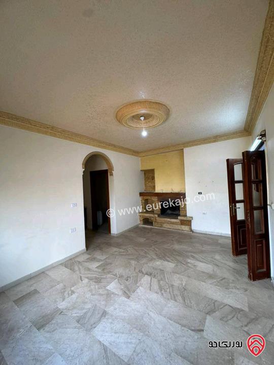 شقة فارغة طابق ثاني مساحة 220م للايجار في عمان - خلدا