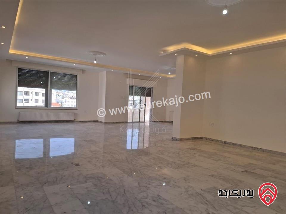 شقة مميزة مساحة 381م طابق ثالث للايجار في عمان - دير غبار