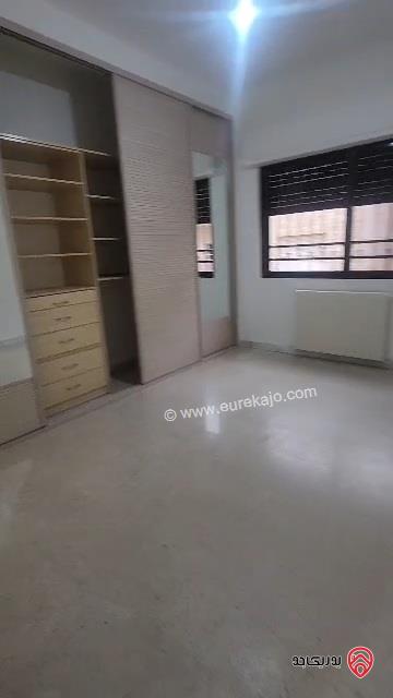 شقة طابق ثاني مساحة 210م للبيع في عمان - الجبيهة خلف الجامعة الاردنية 