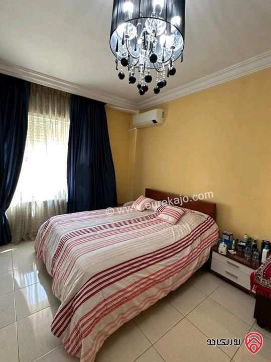 شقة فاخرة مميزة مفروشة فرش فاخر اجنبي طابق أرضي معلق مساحة 200م للبيع في عمان - عبدون