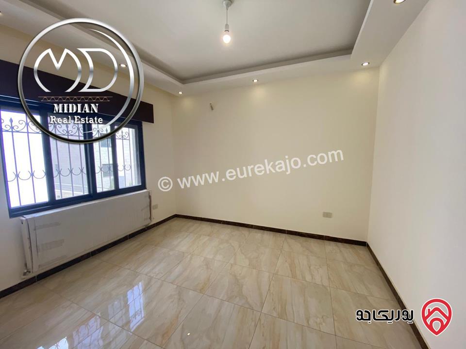 شقة شبه ارضي جديدة للبيع في عمان - طريق المطار مساحة 175م مع ترس و حديقة 100م إمكانية الأقساط بسعر مميز جداً