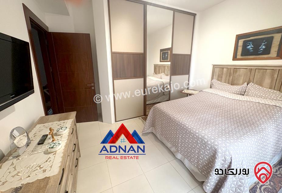 شقة ارضية مميزة مساحة 210م داخلي مع تراس 60م ومدخل و كراج خاص للبيع في عمان - عبدون